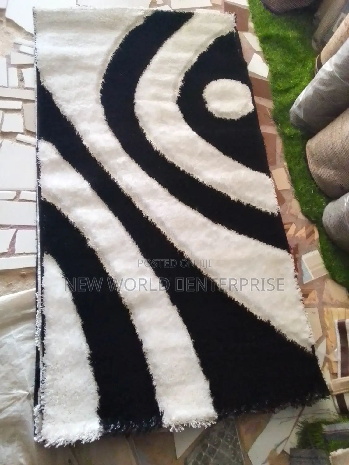 Modern Black and White Turkish Shaggy Centre Rug 3by5 Feets