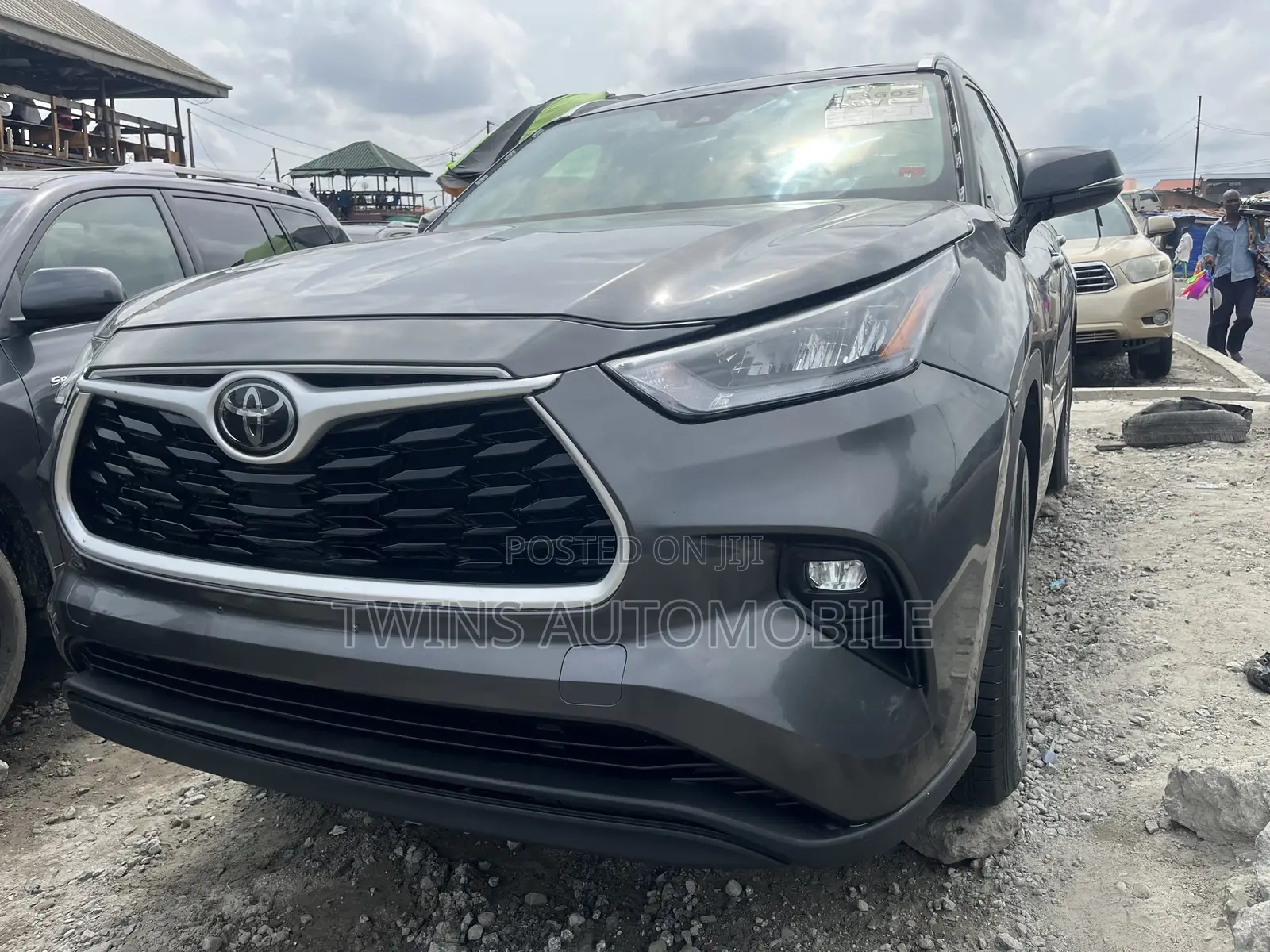 Toyota Highlander XLE 2021 Gray