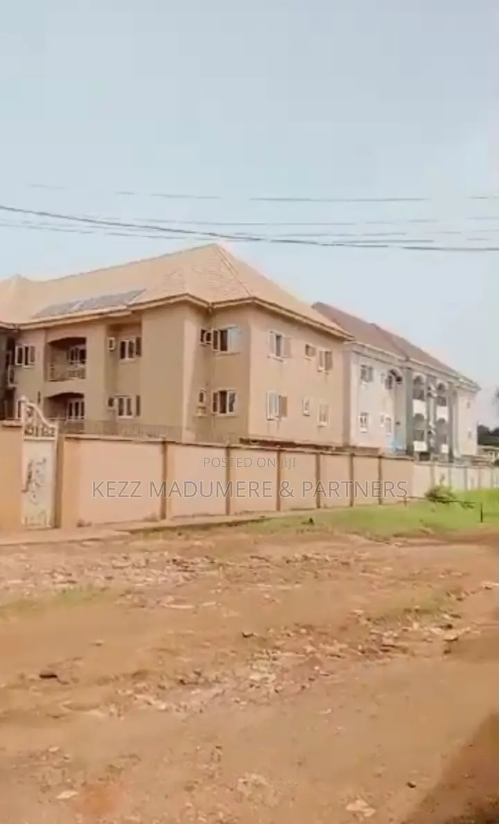 9bdrm Block of Flats in Trans Ekulu , Enugu, for sale