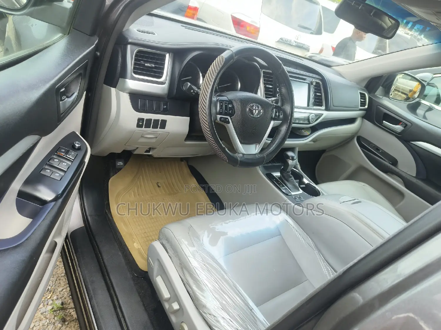 Toyota Highlander XLE 4x4 V6 (3.5L 6cyl 8A) 2017 Gray