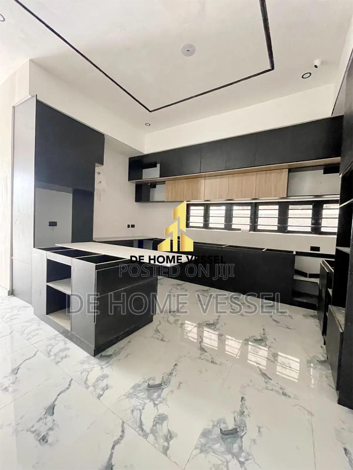 5bdrm Duplex in Ologolo for sale