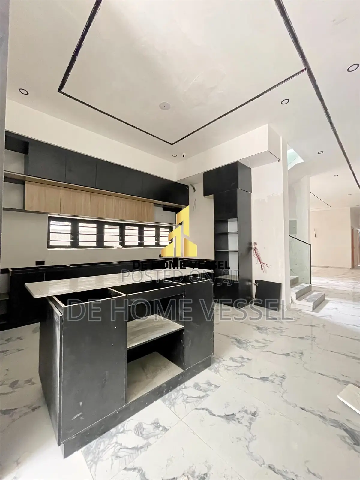 5bdrm Duplex in Ologolo for sale