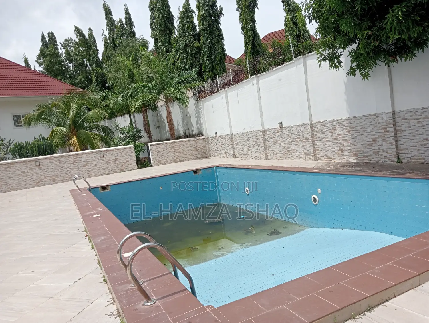 20bdrm Maisonette in Asokoro for sale