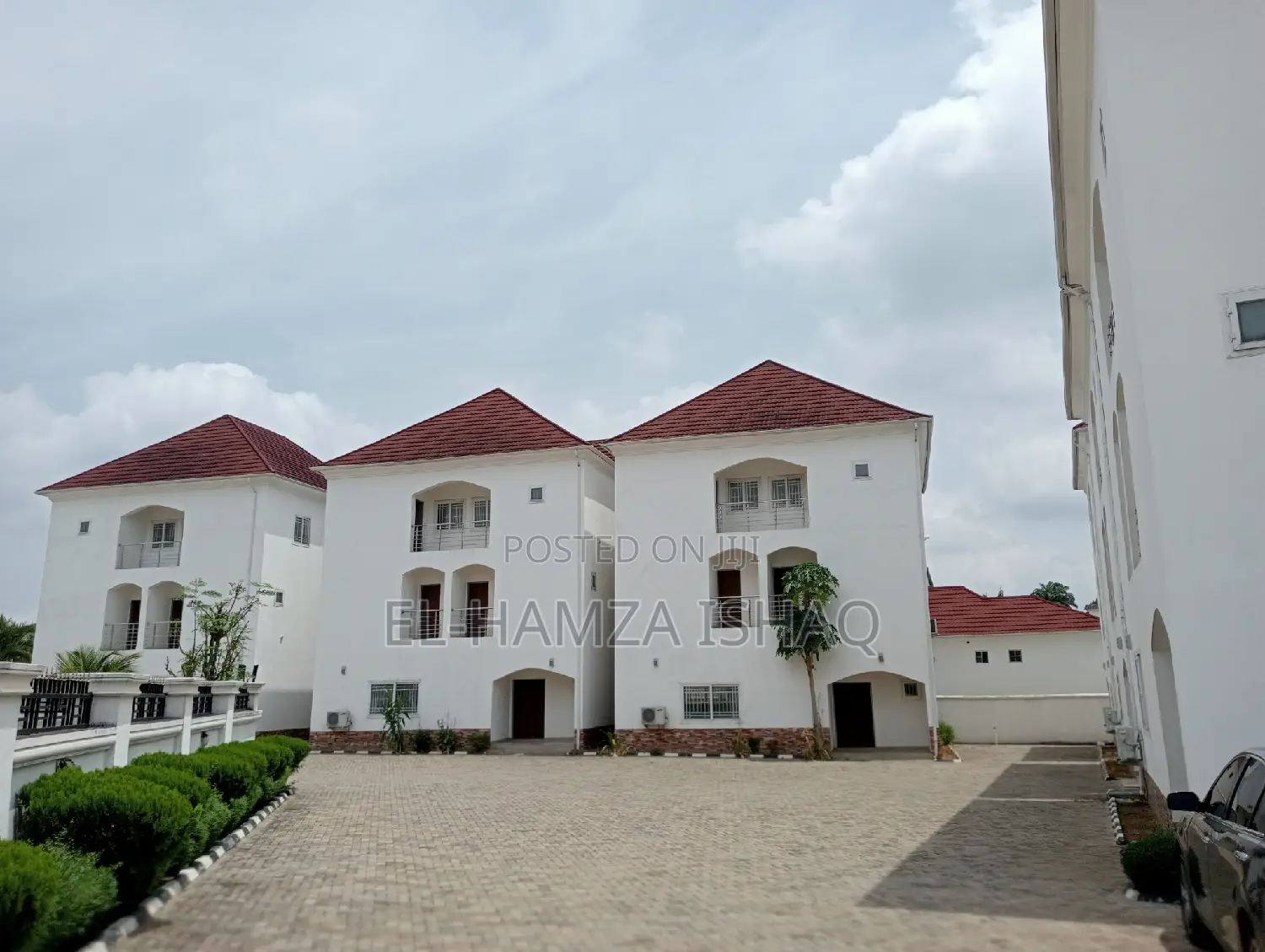 20bdrm Maisonette in Asokoro for sale