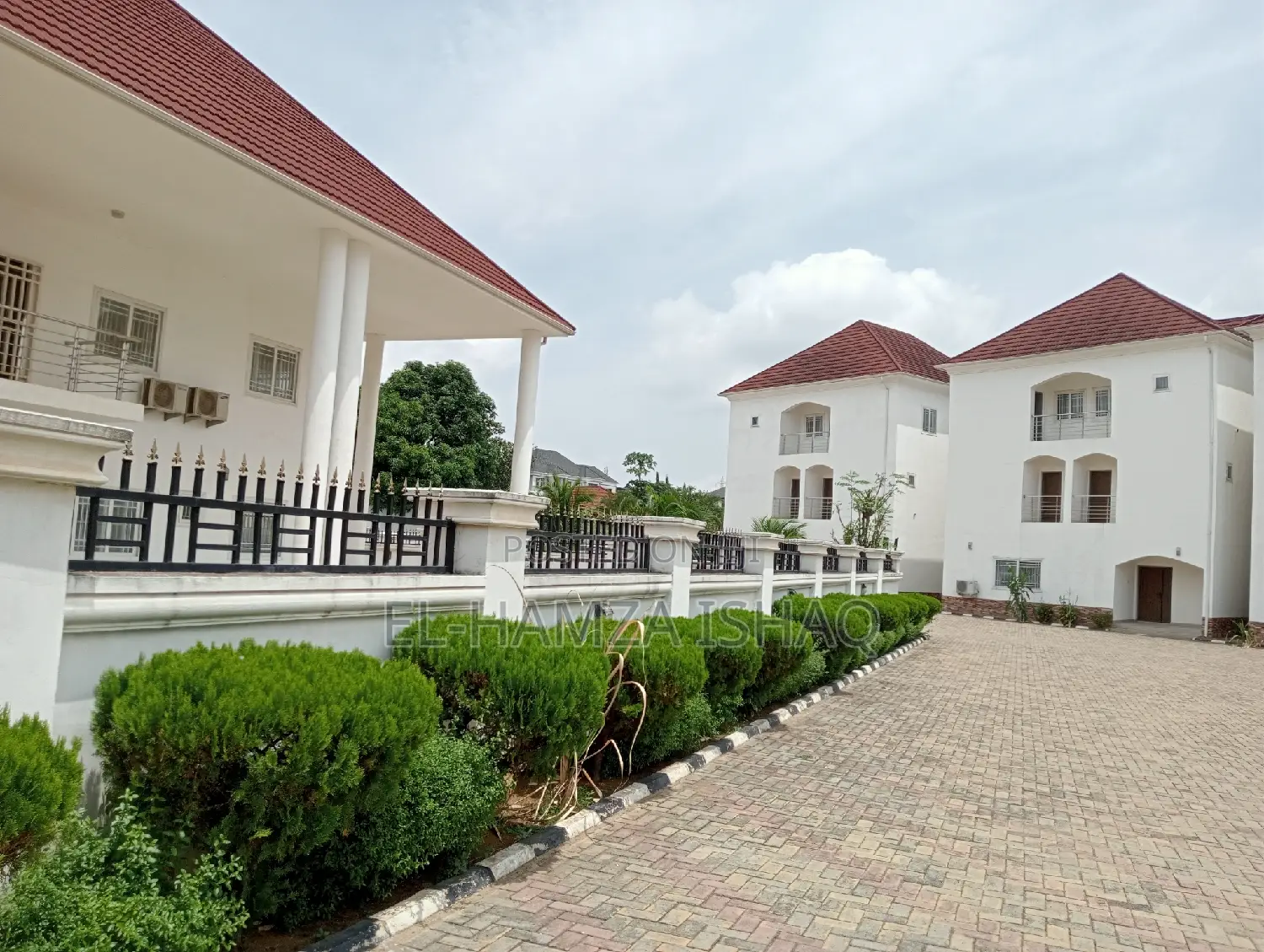 20bdrm Maisonette in Asokoro for sale