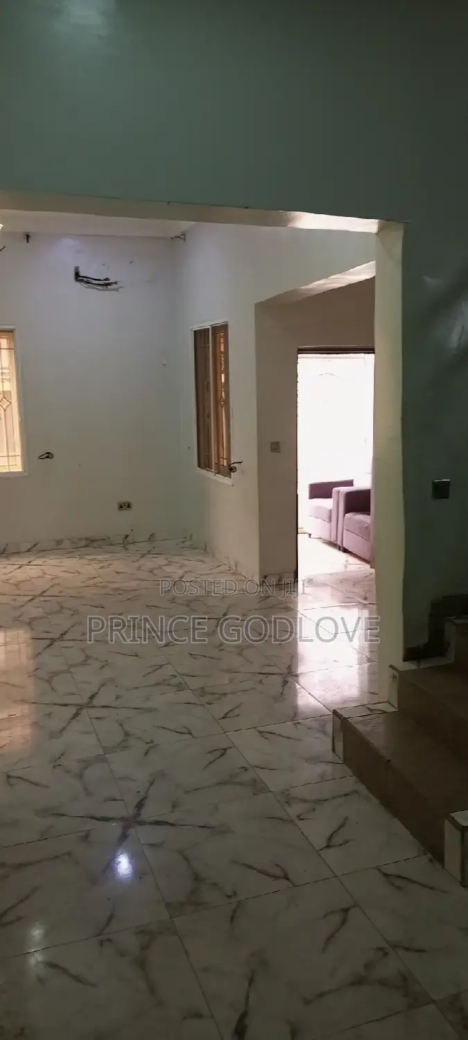 3bdrm Townhouse / Terrace in Dawaki for rent