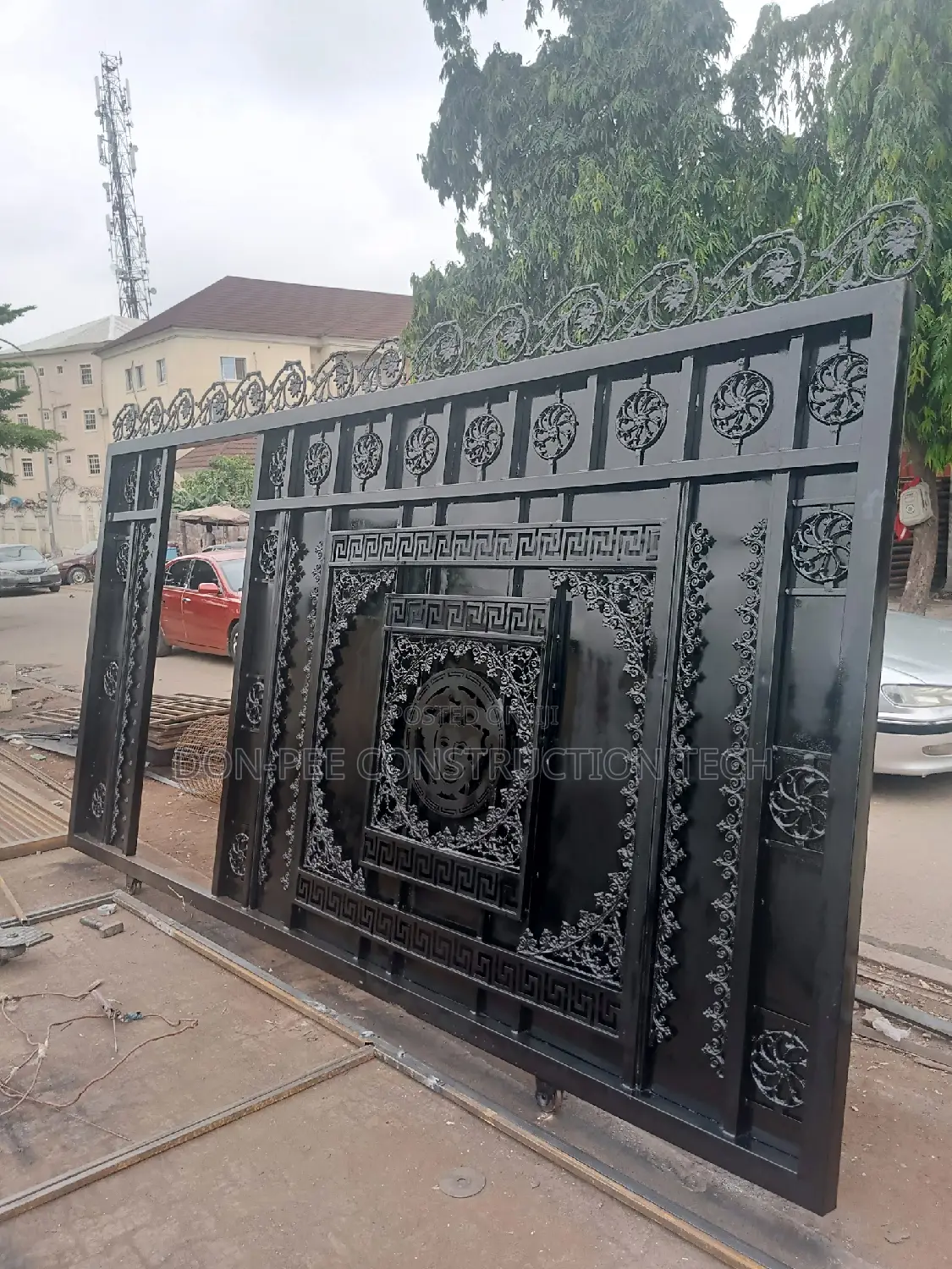 Black Flowers Gate