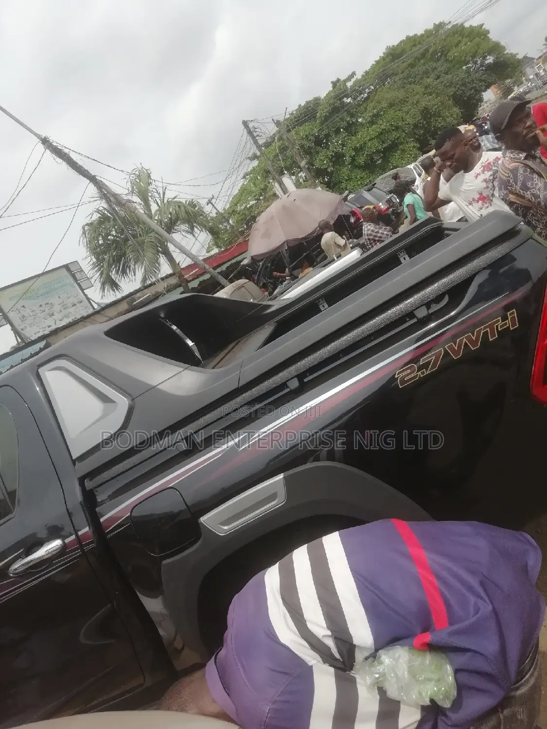 Automatic Rolling Boot Cover With Complete TRD Spoiler :