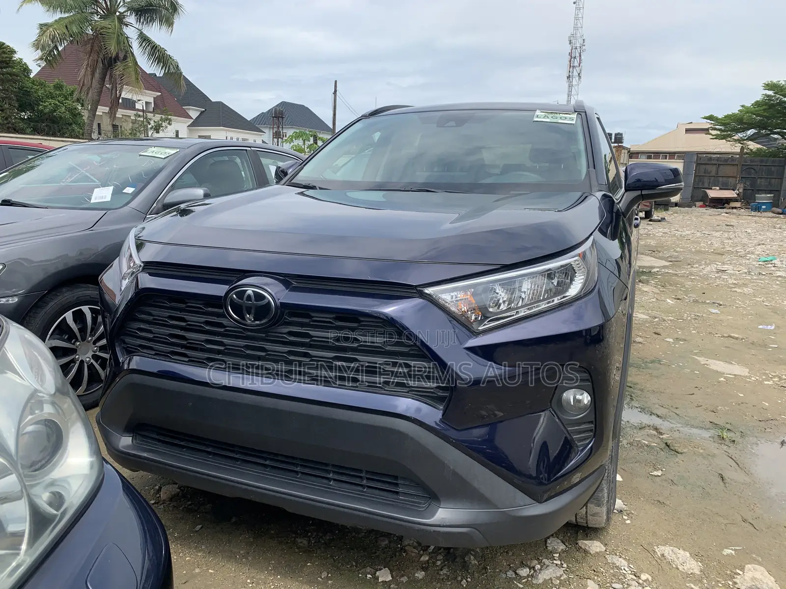 Toyota RAV4 XLE 2021 Blue