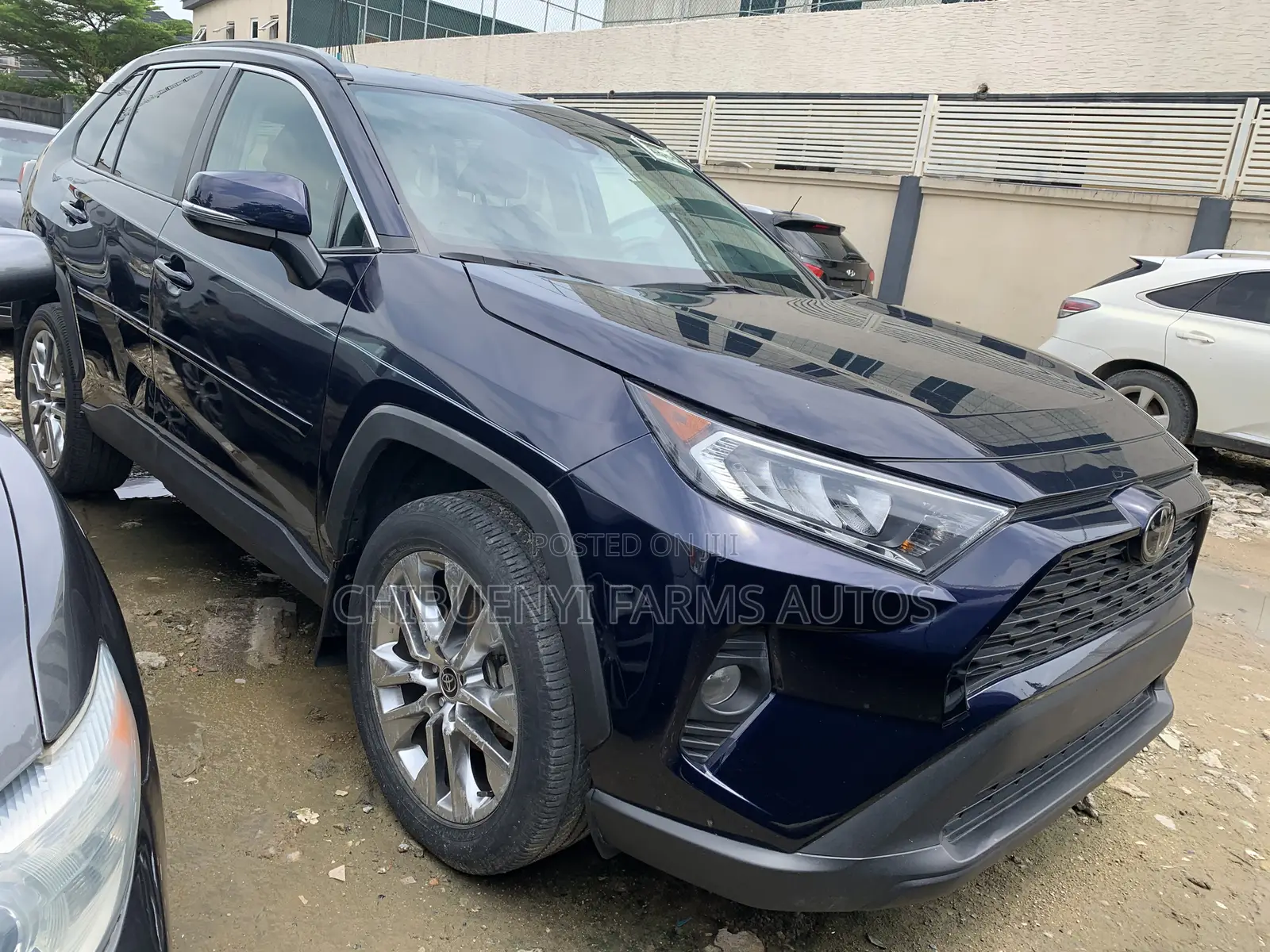 Toyota RAV4 XLE 2021 Blue