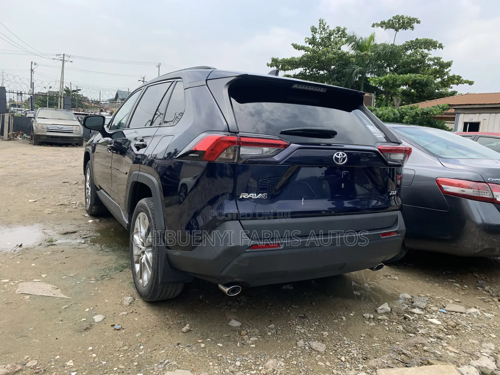 Toyota RAV4 XLE 2021 Blue