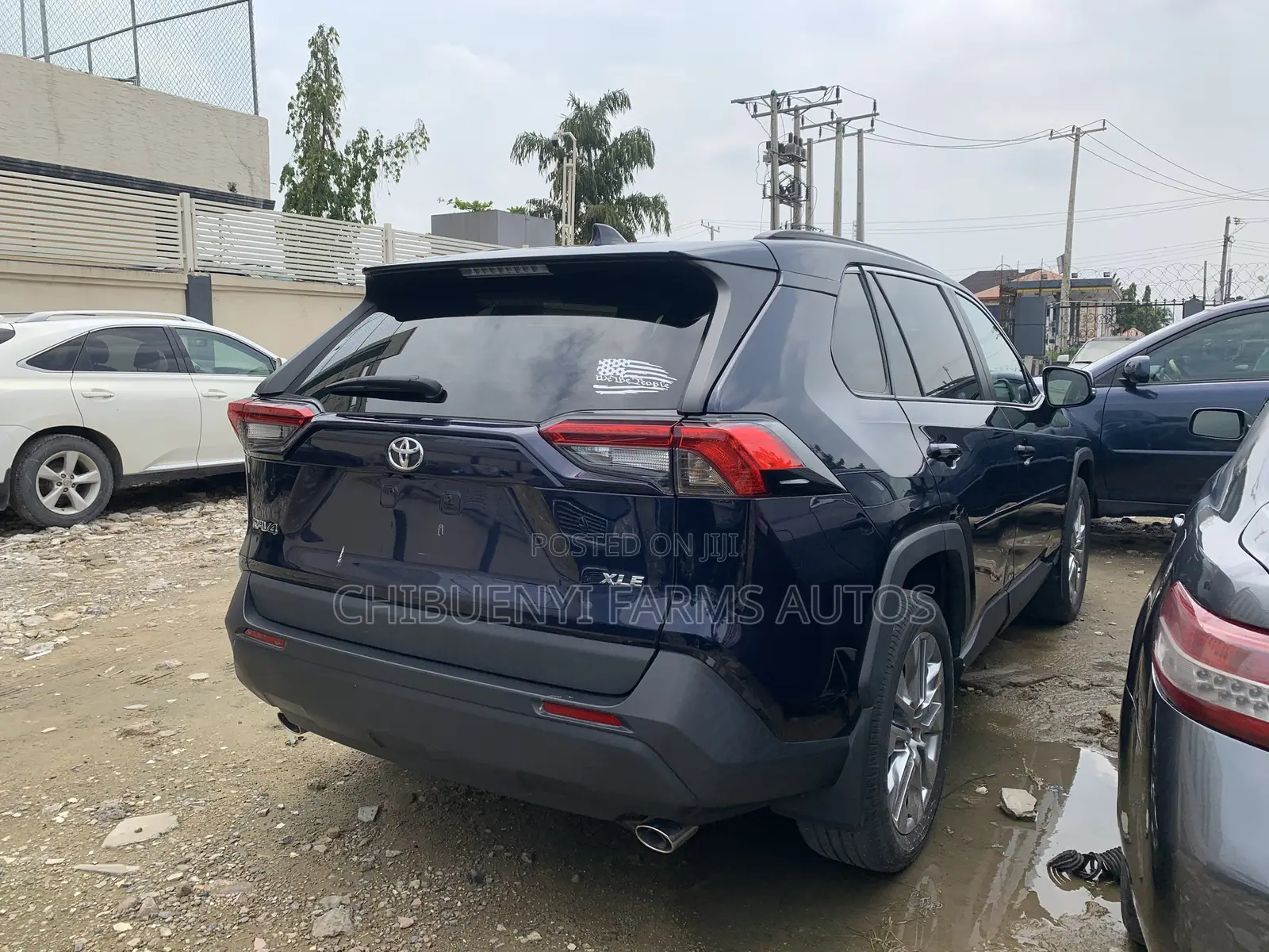 Toyota RAV4 XLE 2021 Blue