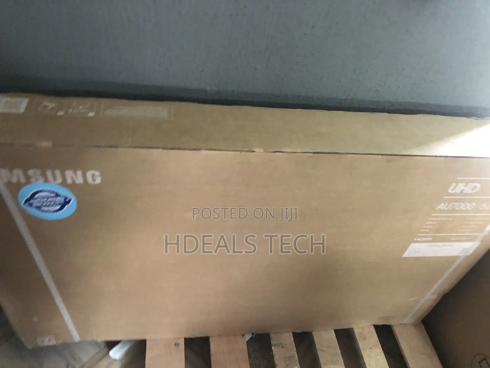 Crystal Clear UHD Smart TV | Samsung 65 Inches