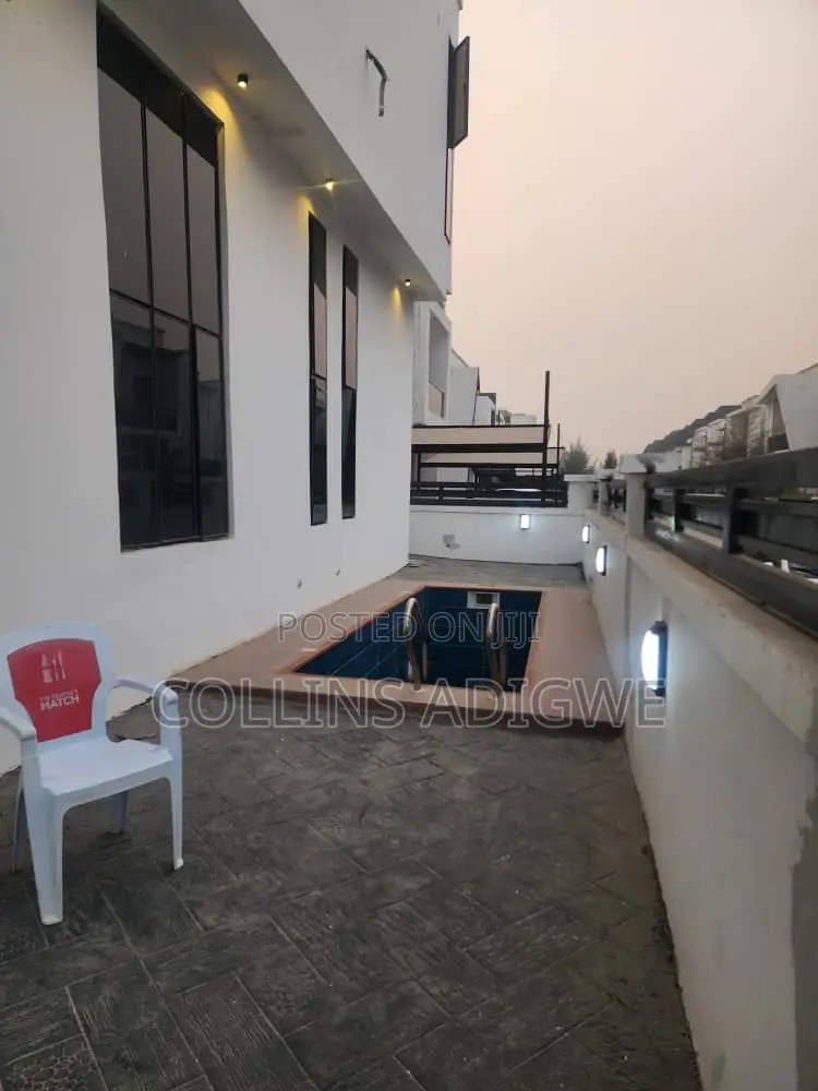 5bdrm Duplex in Chevron for sale