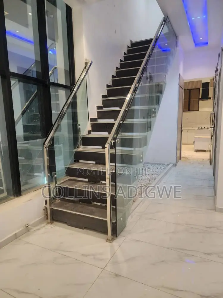5bdrm Duplex in Chevron for sale