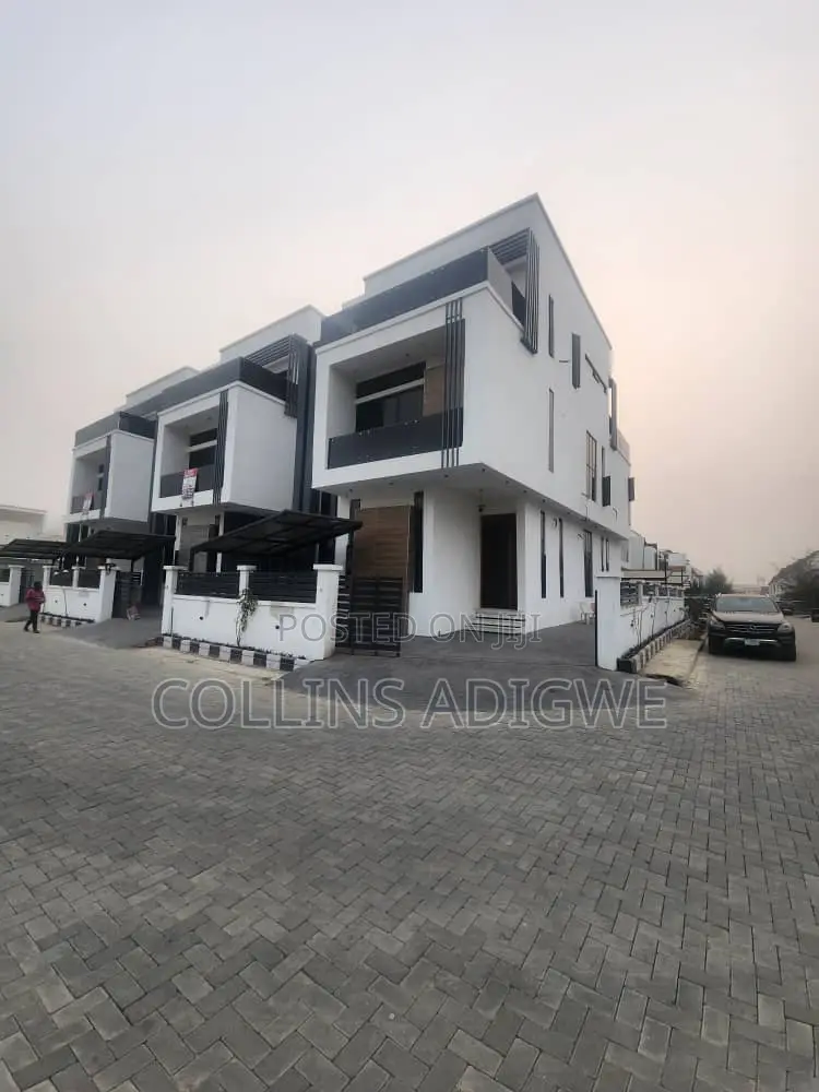 5bdrm Duplex in Chevron for sale