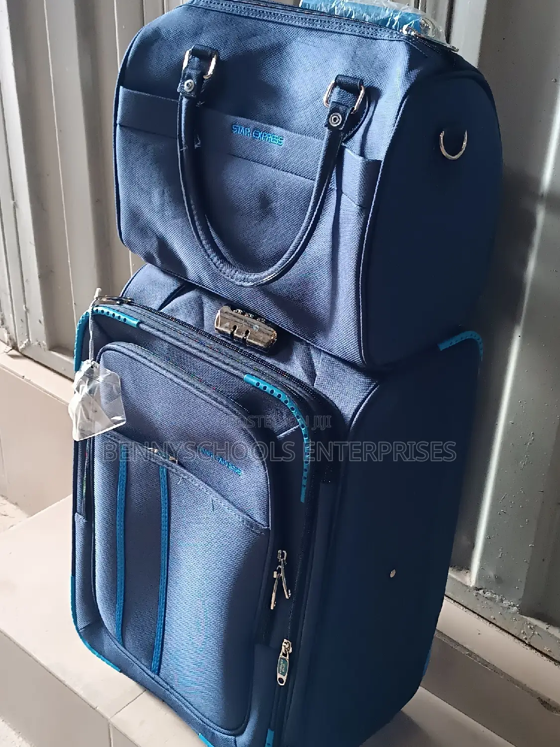 Small Star Express Travelling Luggage Box and Kit