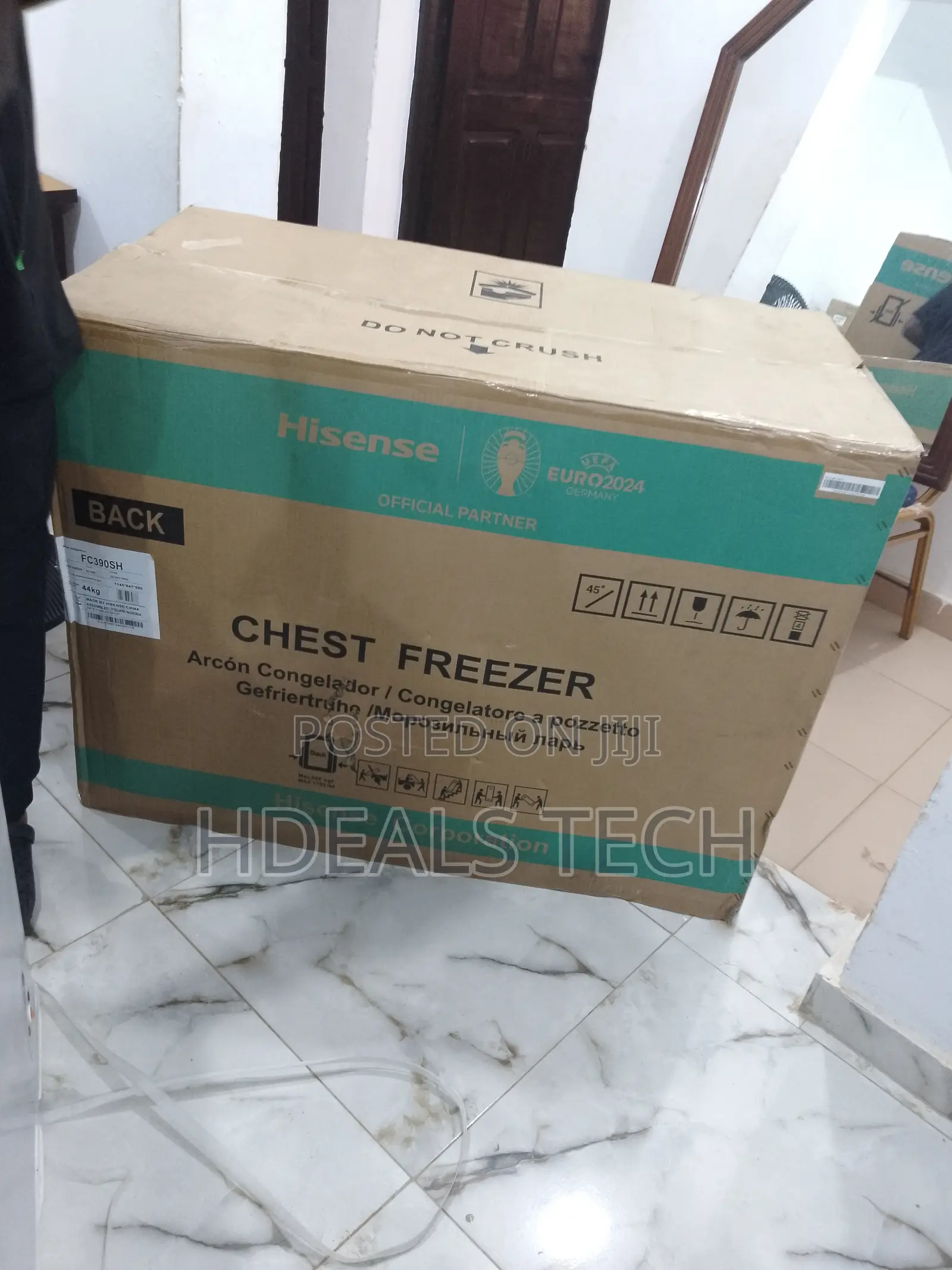Fast Freezing and Cooling Chest Freezer - 300 Litres .