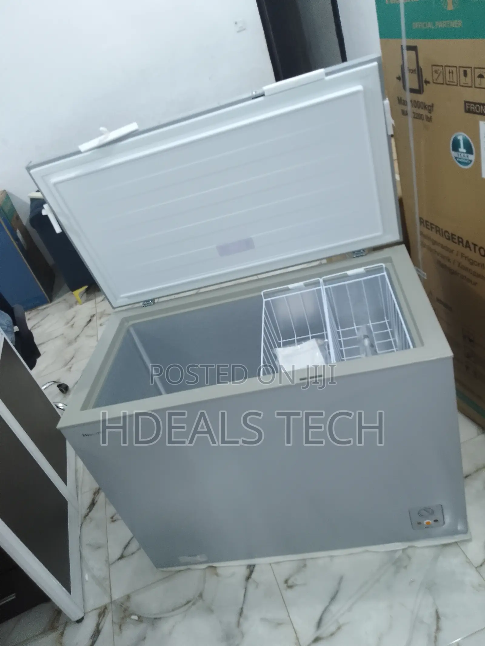 Fast Freezing and Cooling Chest Freezer - 300 Litres .