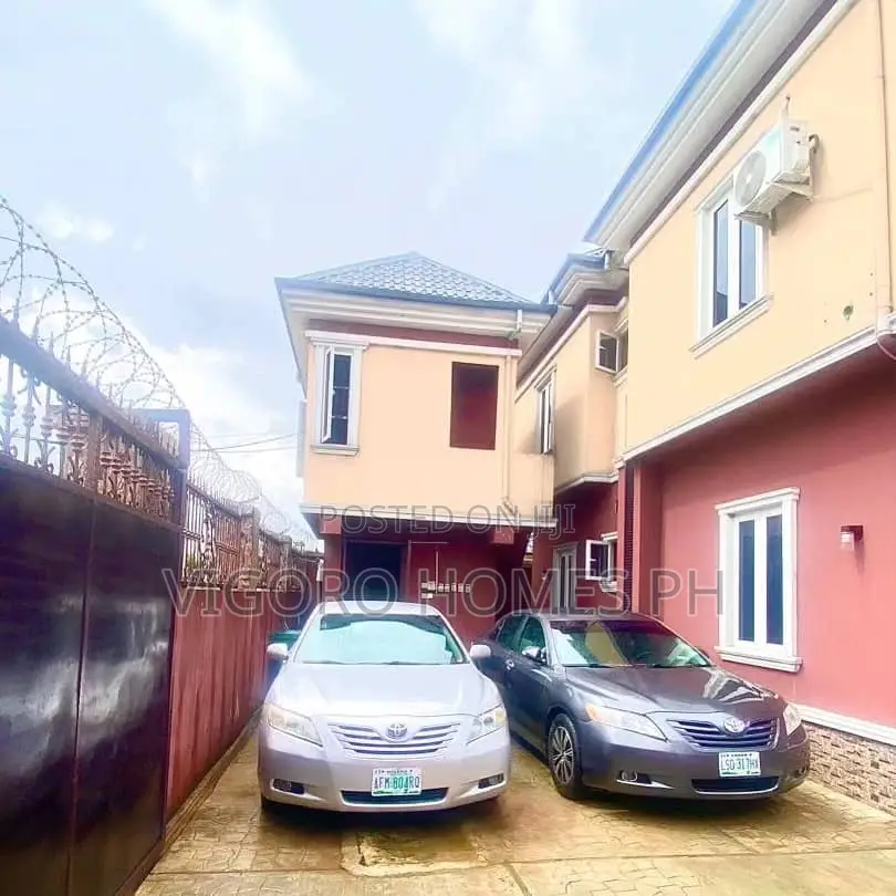 2bdrm Block of Flats in Shell Cooperative, Port-Harcourt for sale