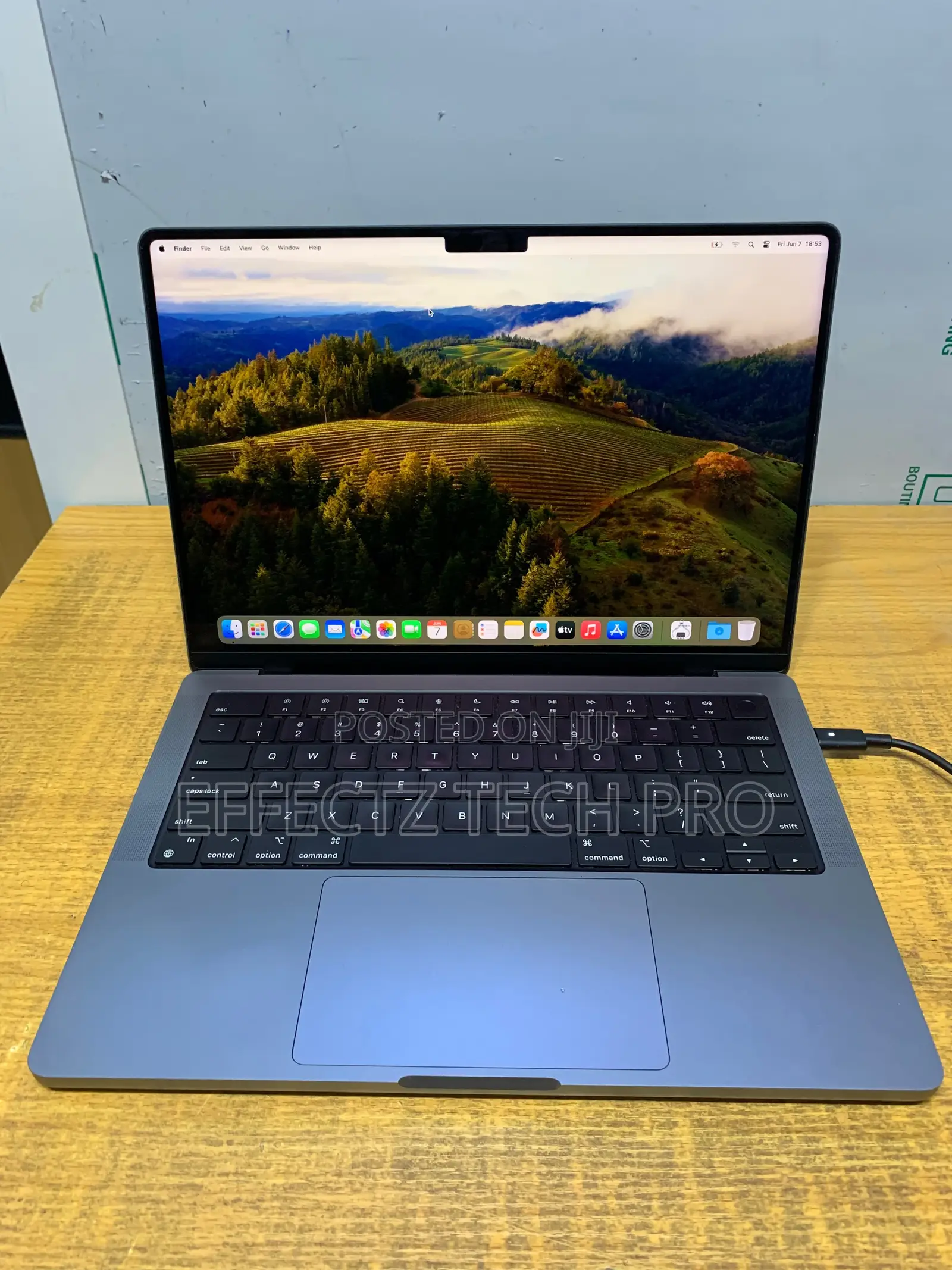 Laptop Apple MacBook Pro M1 16GB Apple M1 Pro SSD 1T