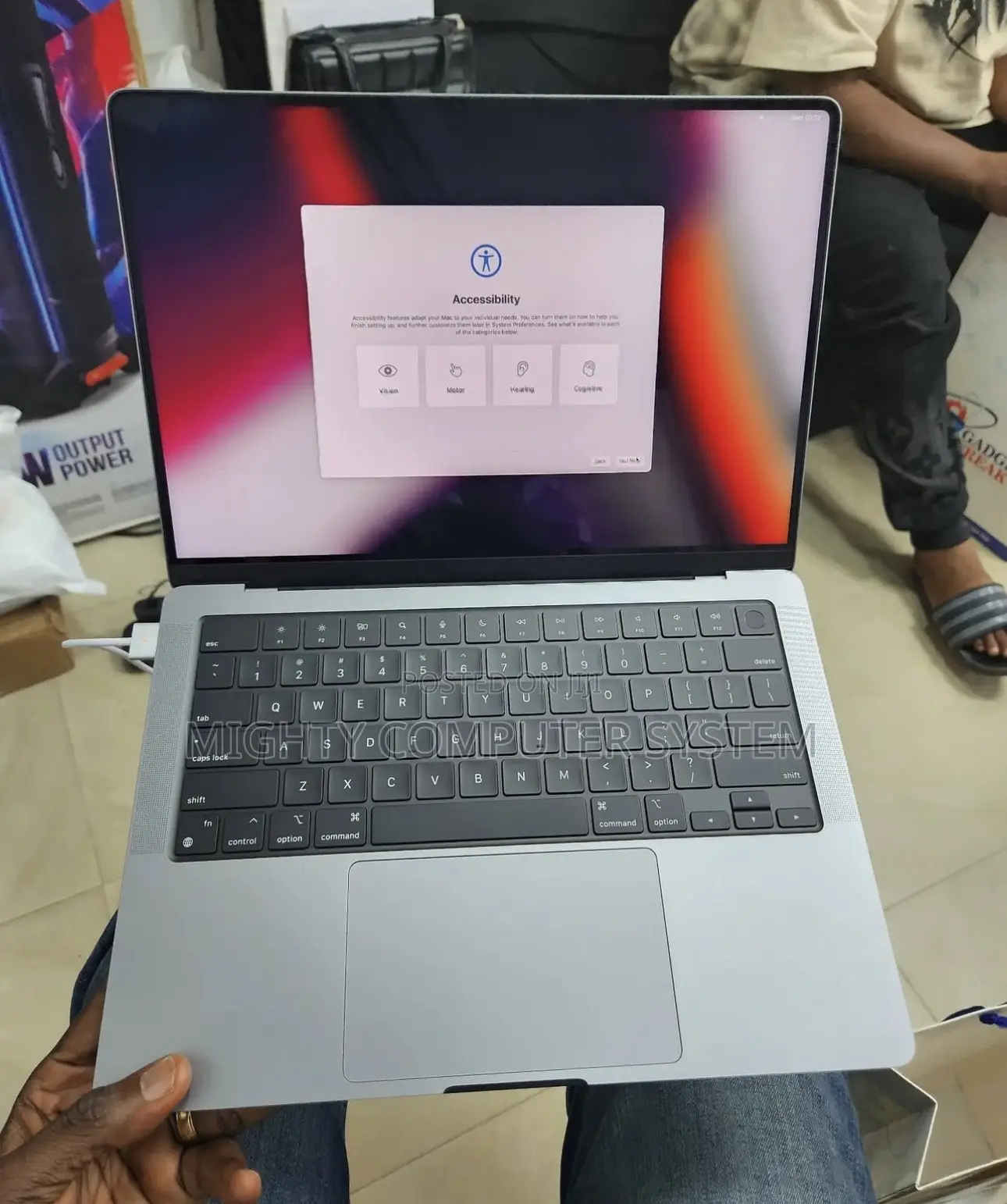 Laptop Apple MacBook Pro 2021 M1 16GB Apple M1 Pro SSD 512GB