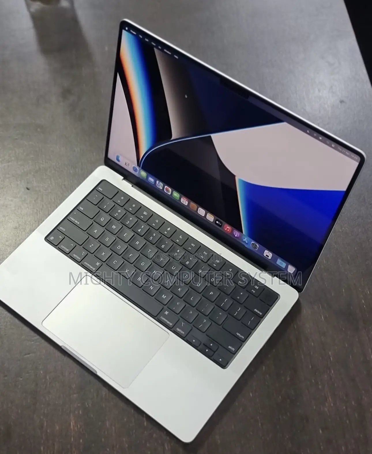Laptop Apple MacBook Pro 2021 M1 16GB Apple M1 Pro SSD 512GB