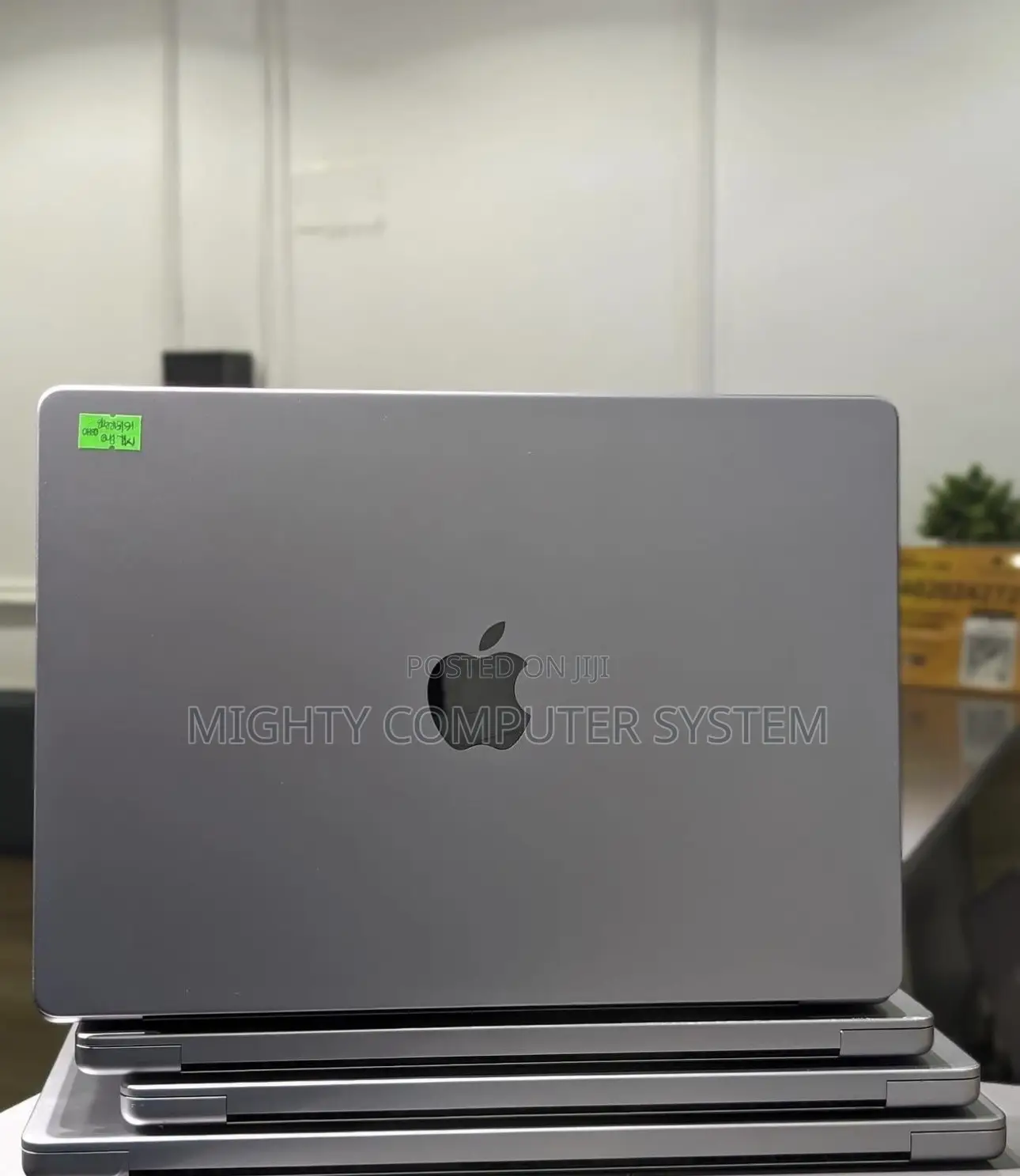 Laptop Apple MacBook Pro 2021 M1 16GB Apple M1 Pro SSD 512GB