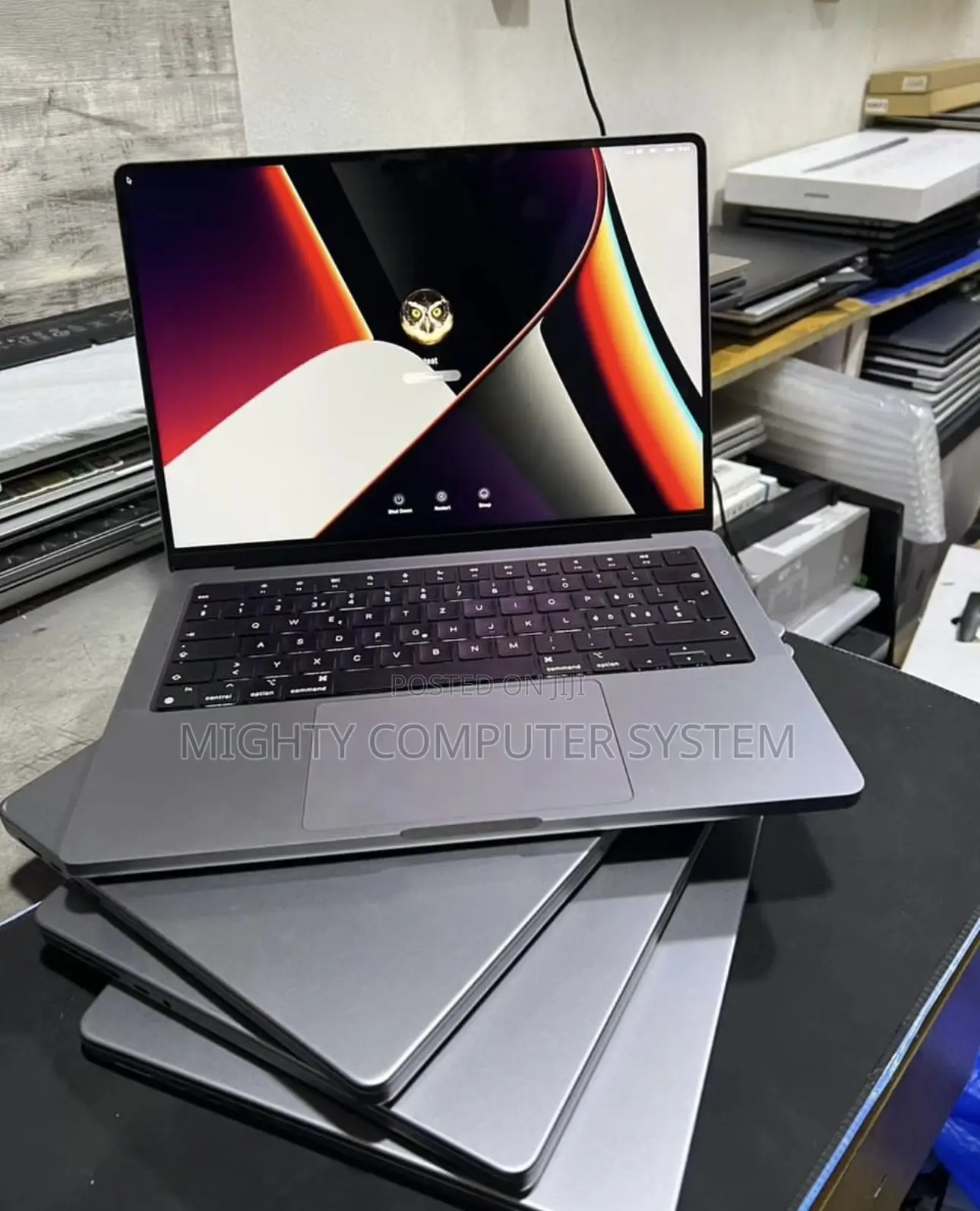 Laptop Apple MacBook Pro 2021 M1 16GB Apple M1 Pro SSD 512GB