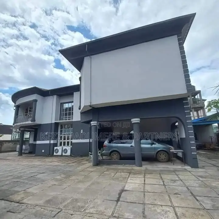 5bdrm Duplex in Gated Estate , Dr for sale