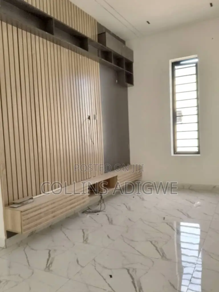 4bdrm Duplex in Orchid Road Chevron for sale