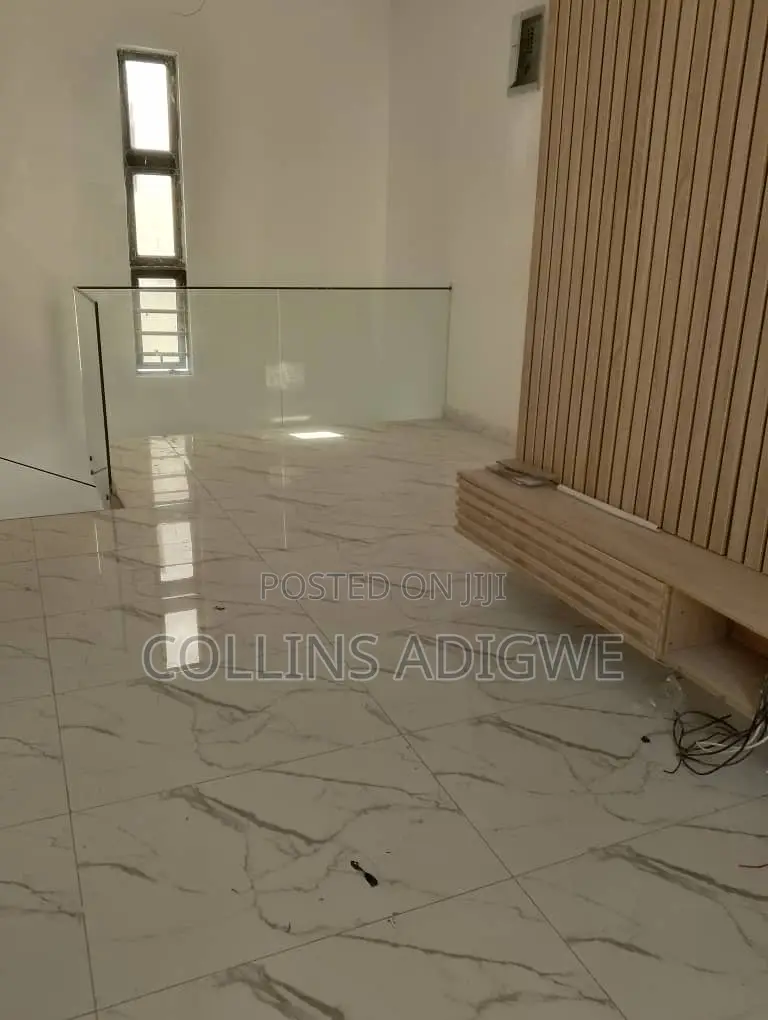 4bdrm Duplex in Orchid Road Chevron for sale