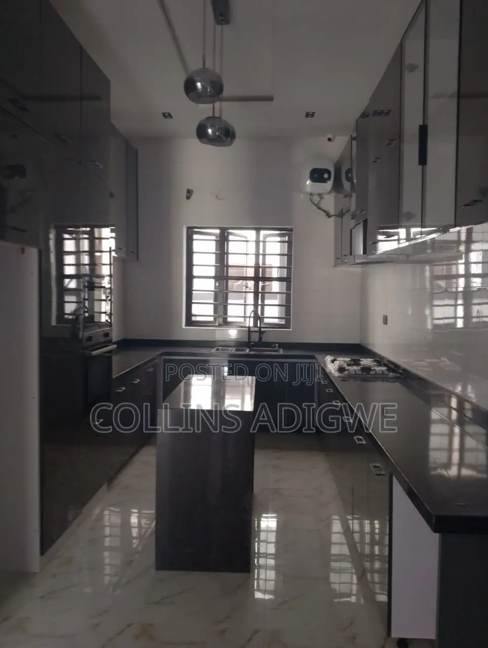 5bdrm Duplex in Orchid Road Chevron for sale