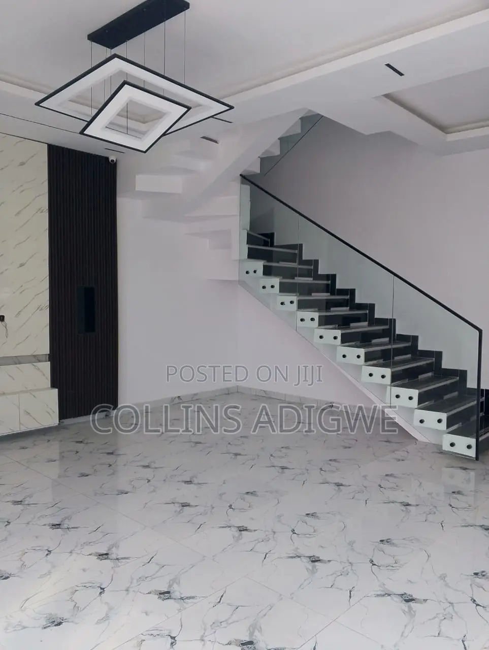 5bdrm Duplex in Orchid Road Chevron for sale