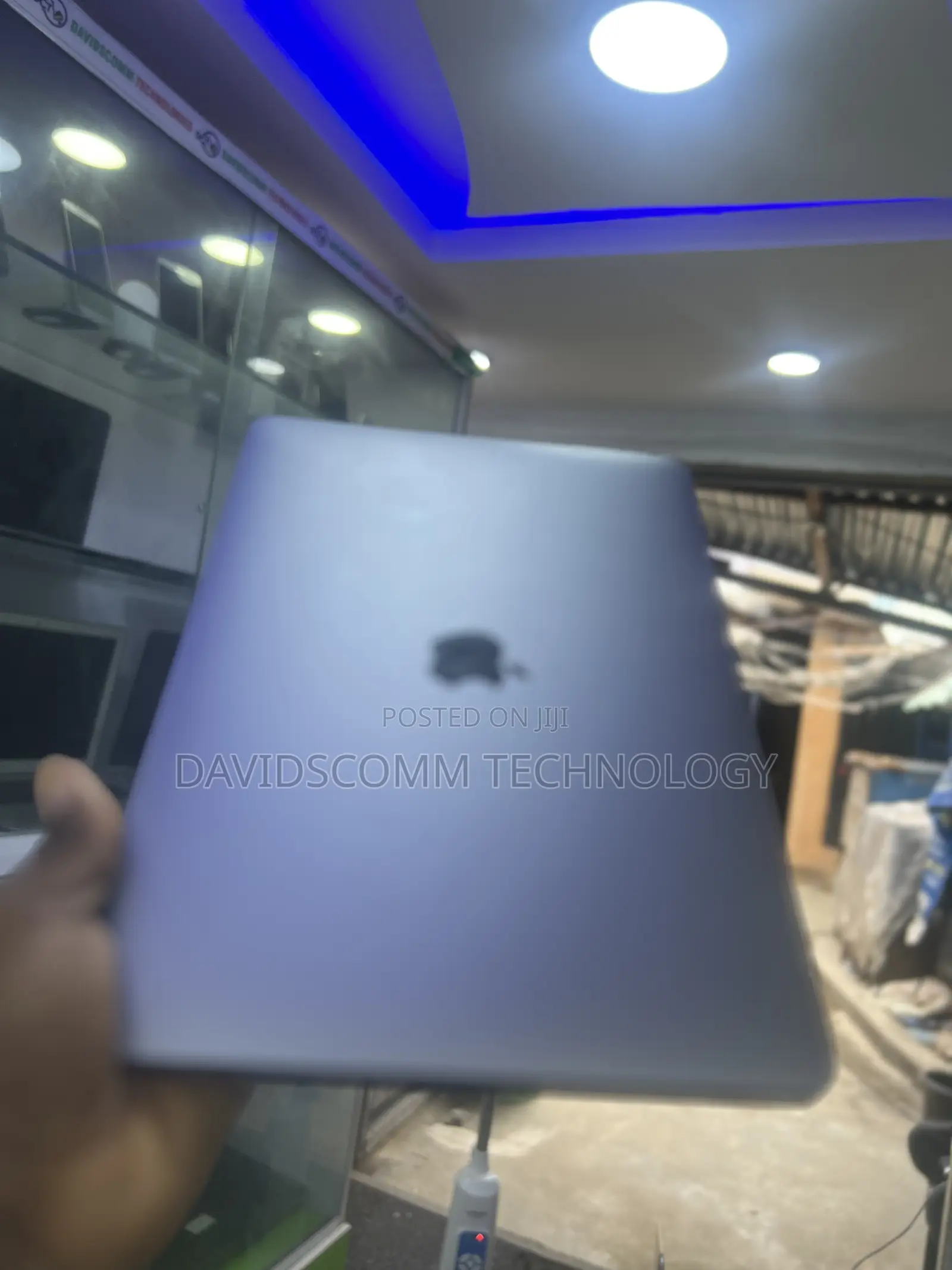 Laptop Apple MacBook Pro 2022 M2 8GB Apple M2 SSD 256GB