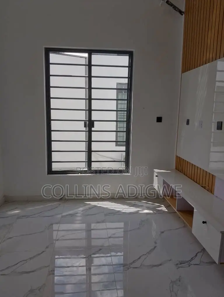 5bdrm Duplex in Service Estate In for sale