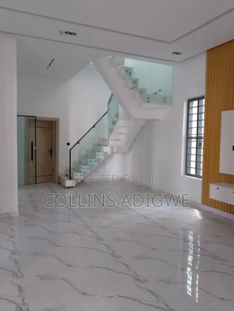 5bdrm Duplex in Service Estate In for sale