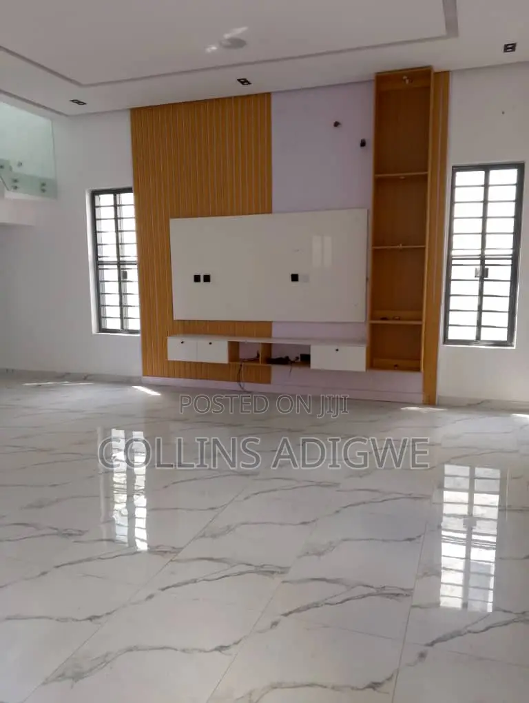 5bdrm Duplex in Service Estate In for sale