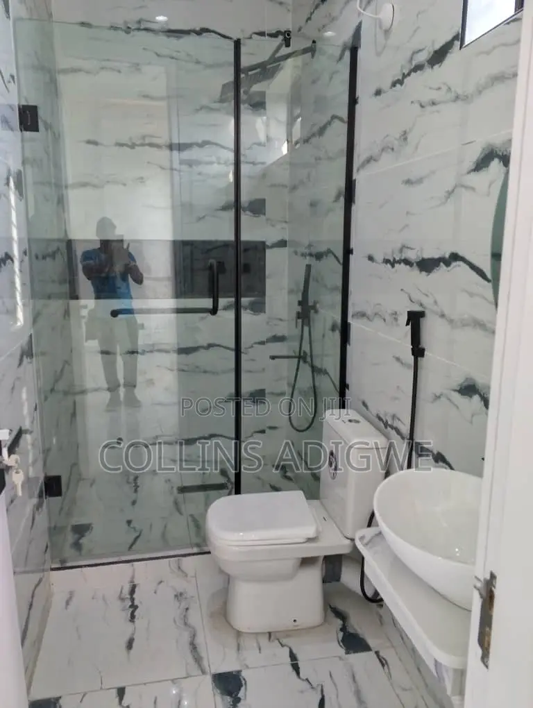 4bdrm Duplex in Lake Estate Chevron for sale