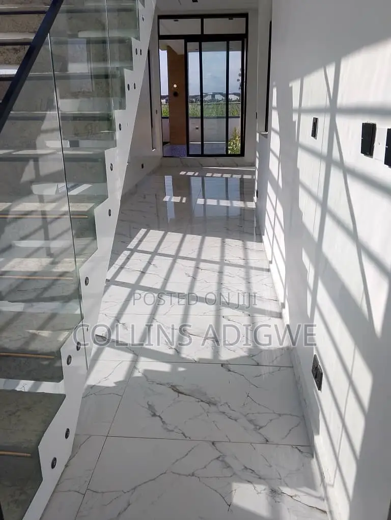 4bdrm Duplex in Lake Estate Chevron for sale
