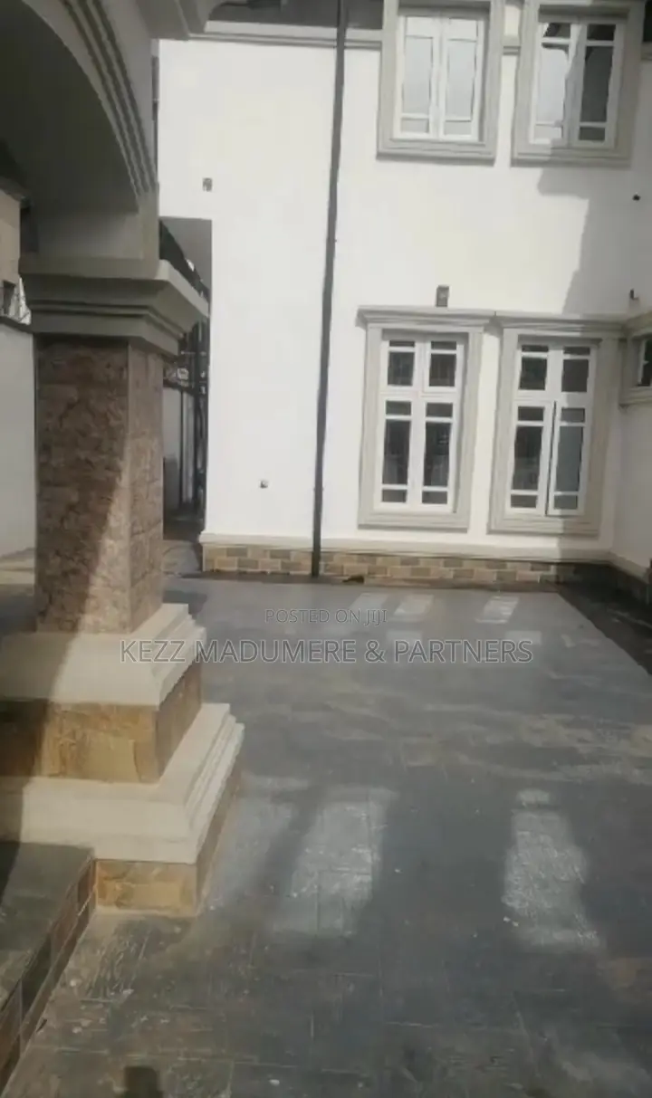 5bdrm Duplex in Gwarinpa Extension , for sale