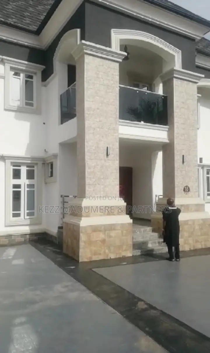 5bdrm Duplex in Gwarinpa Extension , for sale