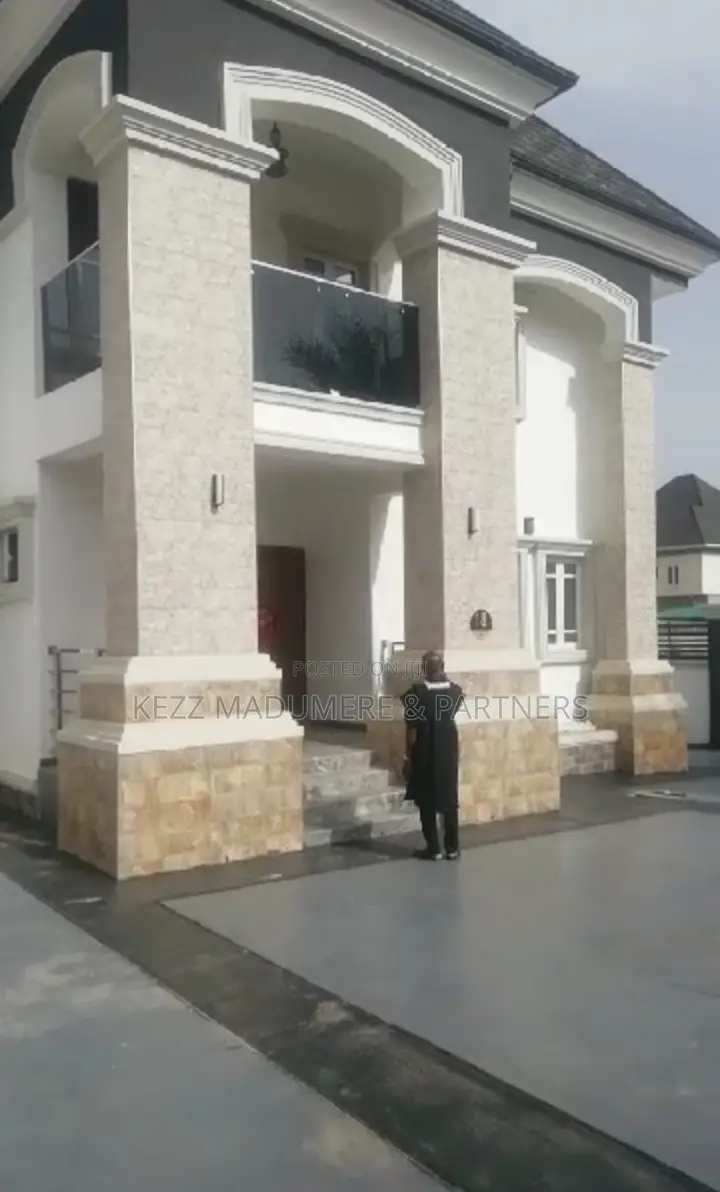 5bdrm Duplex in Gwarinpa Extension , for sale