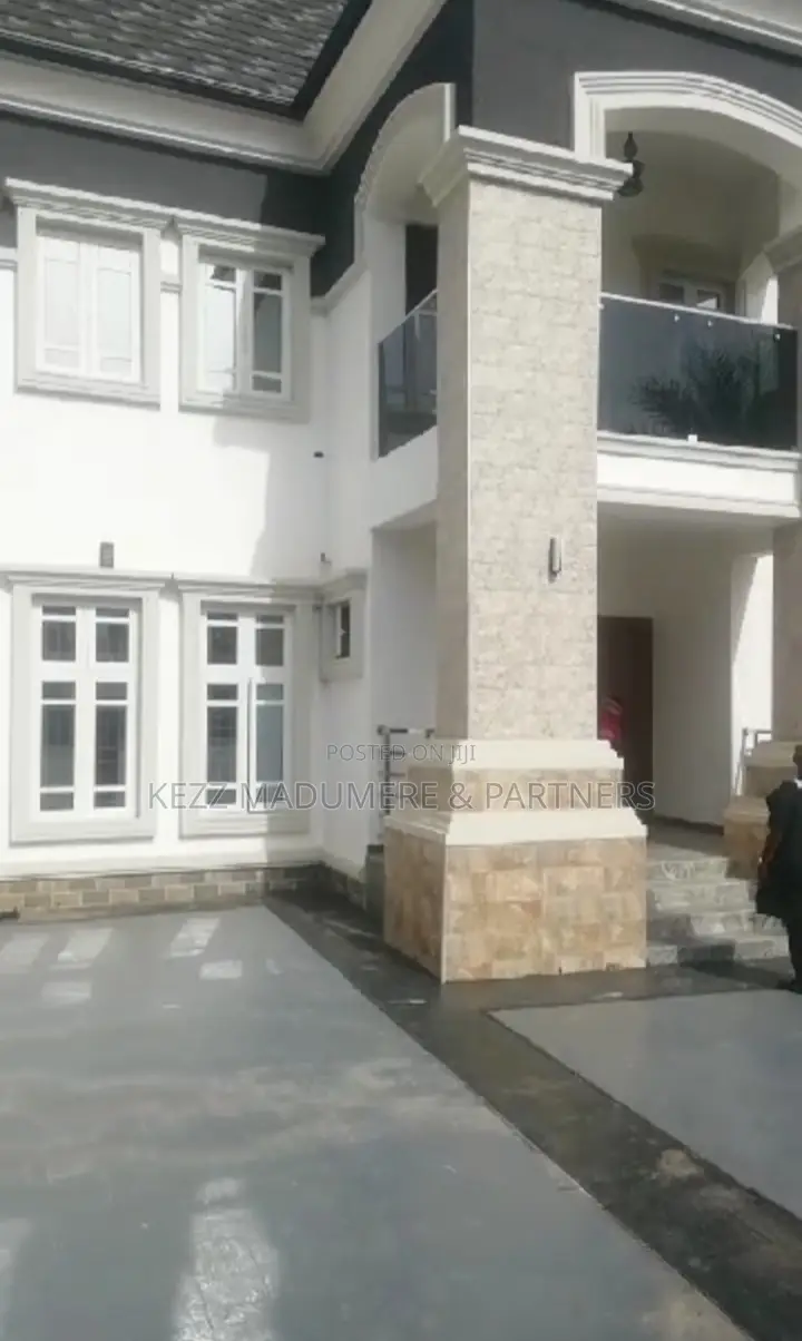5bdrm Duplex in Gwarinpa Extension , for sale