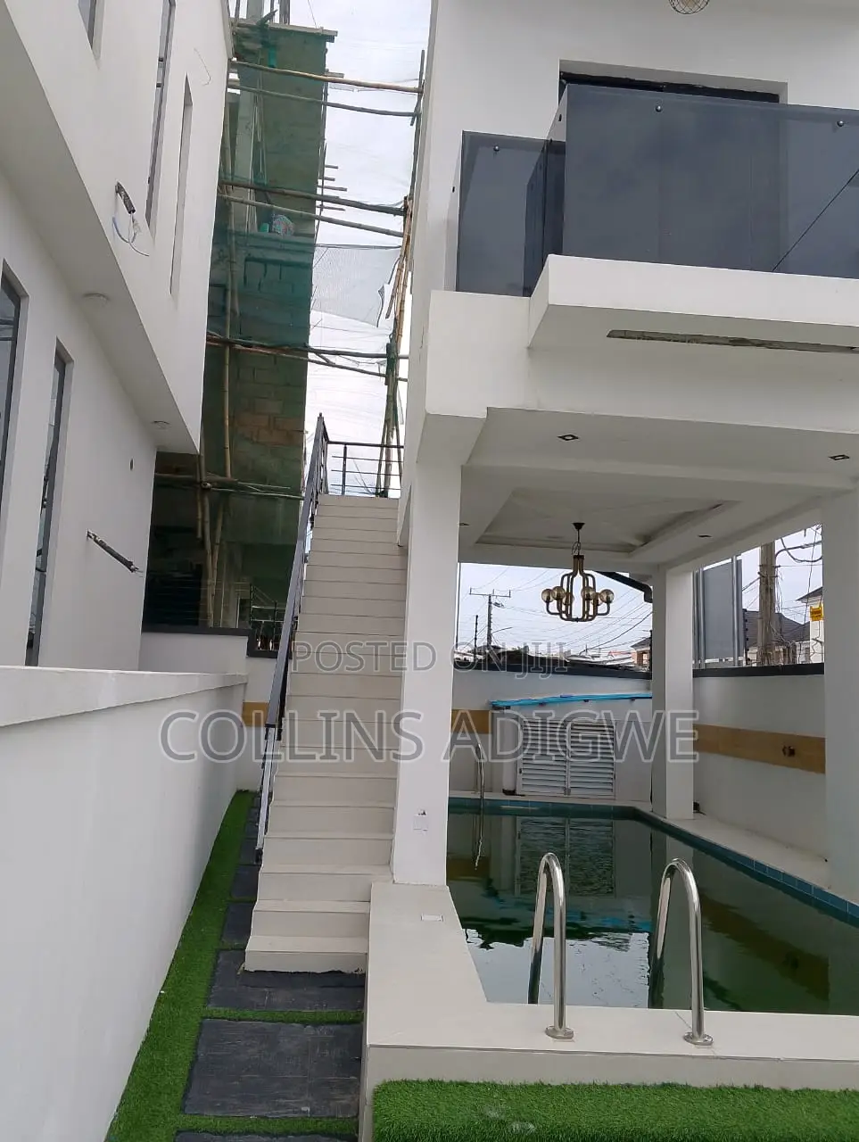 4bdrm Duplex in Chevron for sale