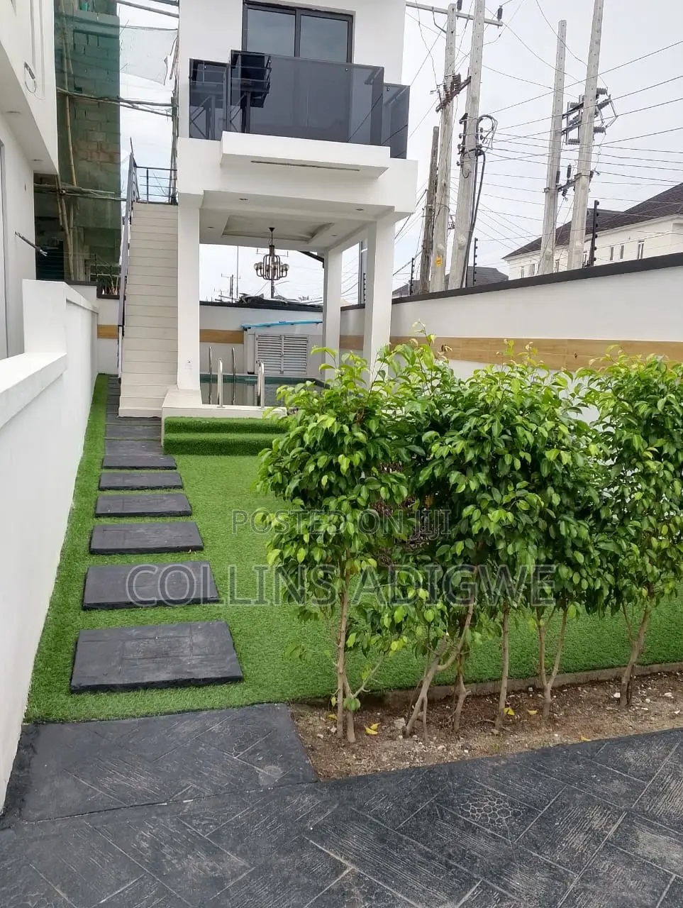 4bdrm Duplex in Chevron for sale