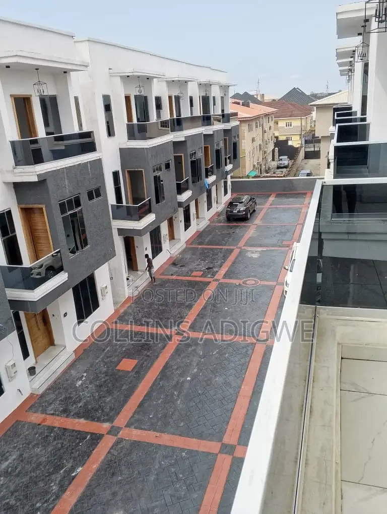 4bdrm Duplex in Court 7 Chevron for sale