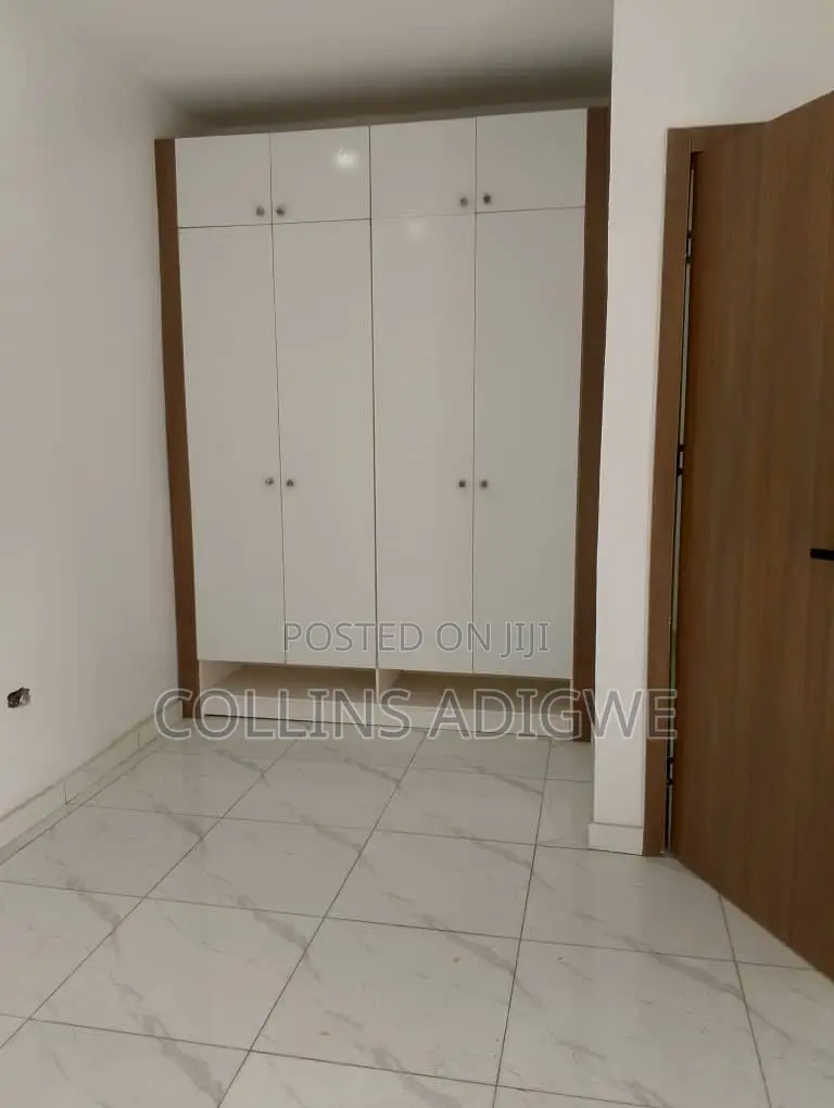 4bdrm Duplex in Court 7 Chevron for sale