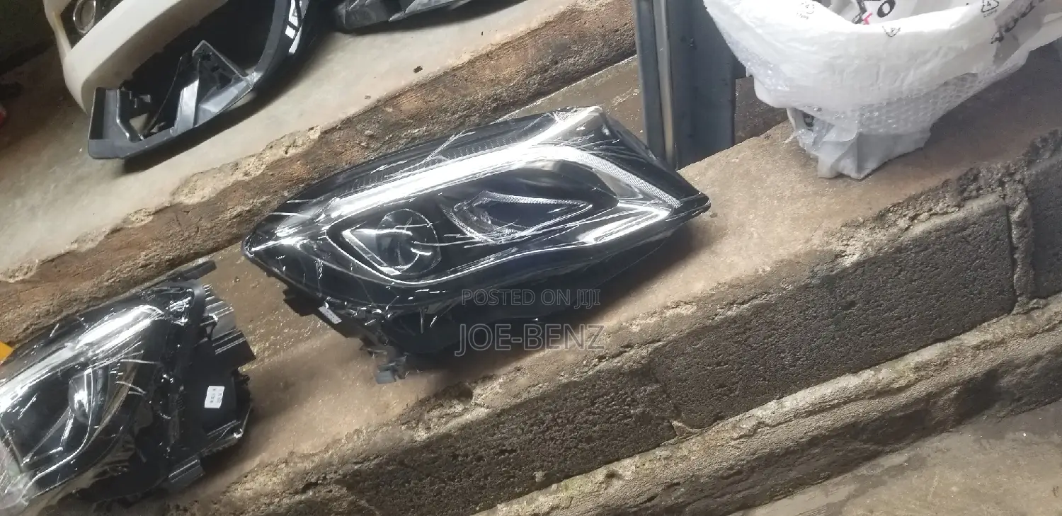 GLA250 2019 Set of Headlights