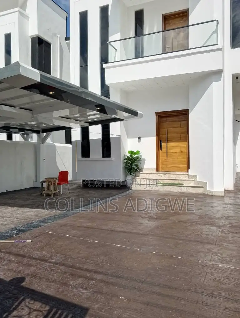 5bdrm Duplex in Ikota Villa for sale